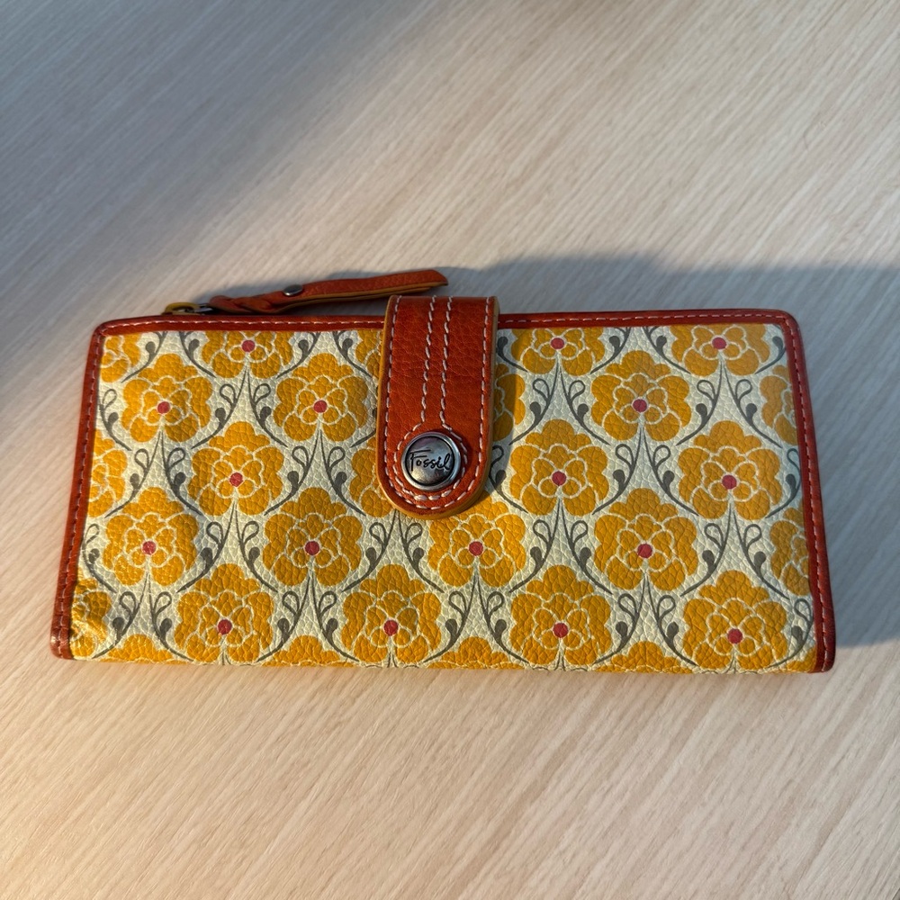 Fossil Women's Yellow and Orange Floral Wallet